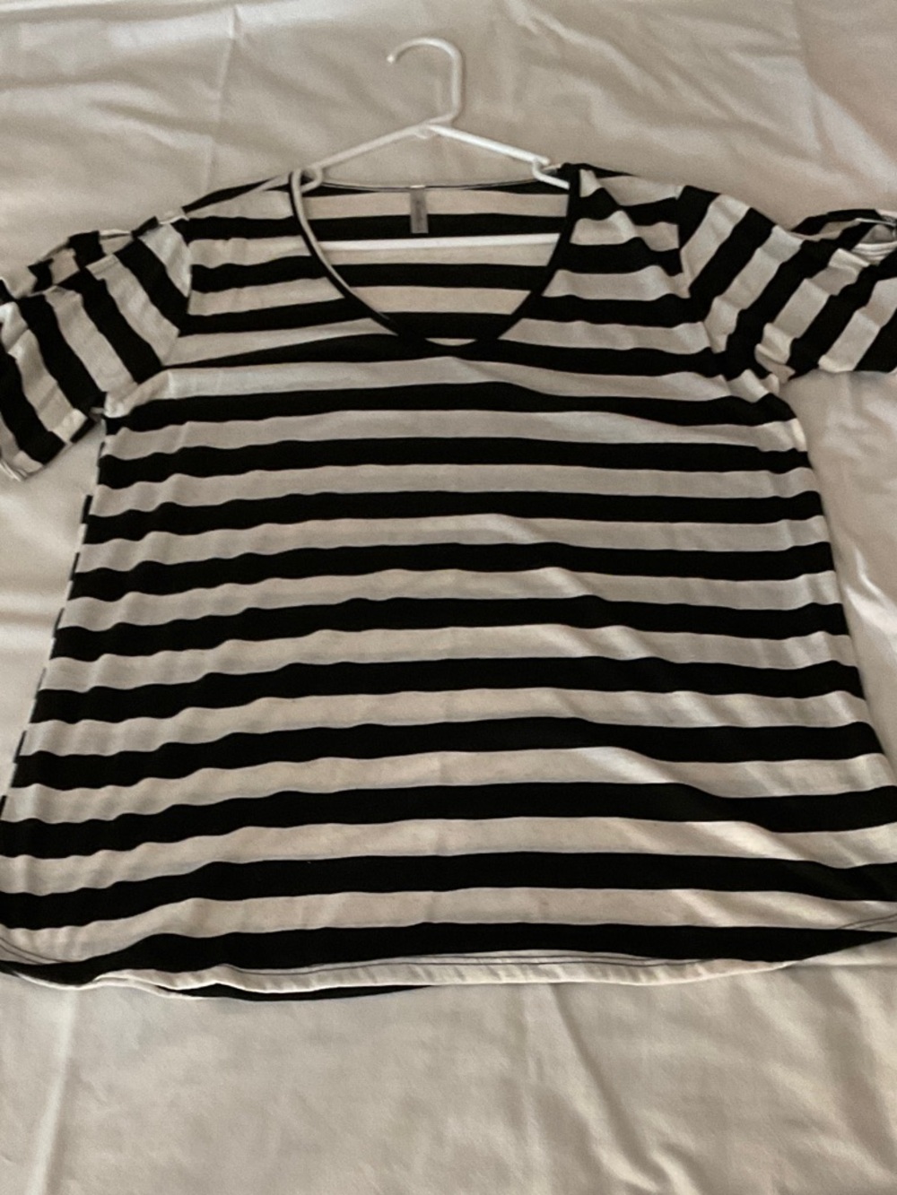Acting Pro Black and White Striped V-Neck Short Sleeve Top